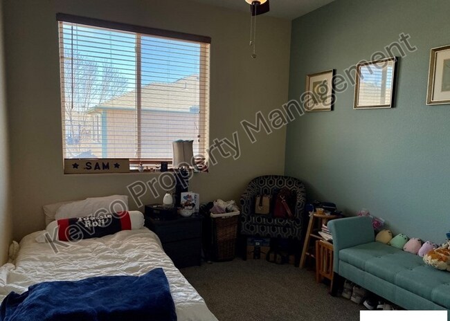 Building Photo - Live, Work, Relax - Comfortable Townhouse with AC