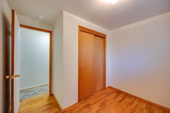 Building Photo - Charming House For Rent in Burien! Full Si...
