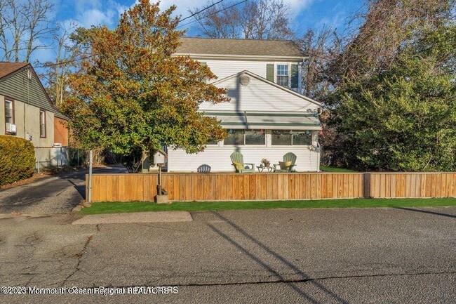 Building Photo - 1708 Lake Dr
