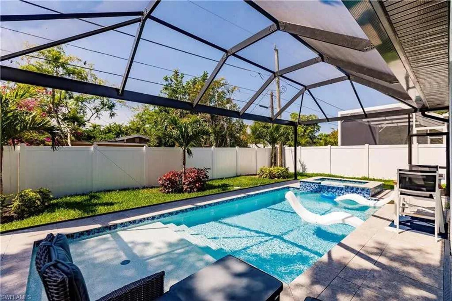 Building Photo - 656 108th Ave N