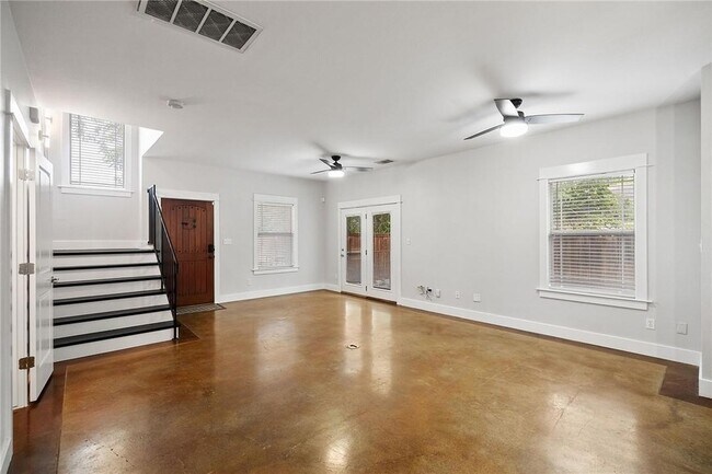 Building Photo - 3207 Holton St