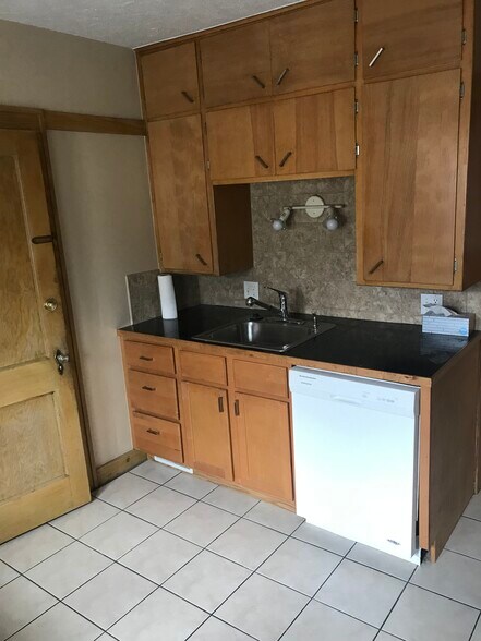 Building Photo - 2525 N 68th St