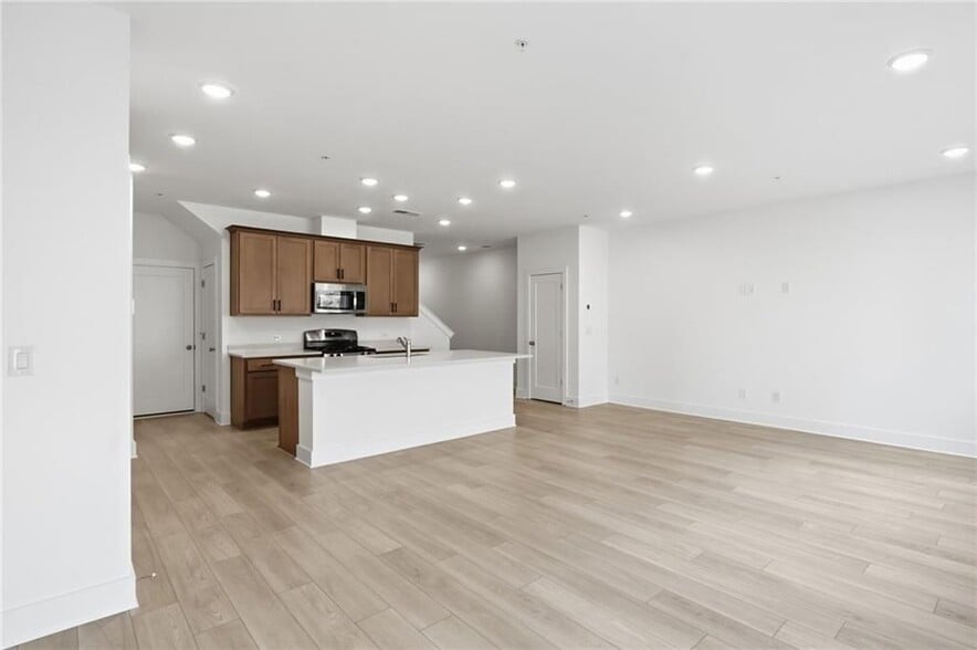 Building Photo - 187 Redbud Rd