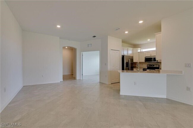 Building Photo - 2620 Vine Ave