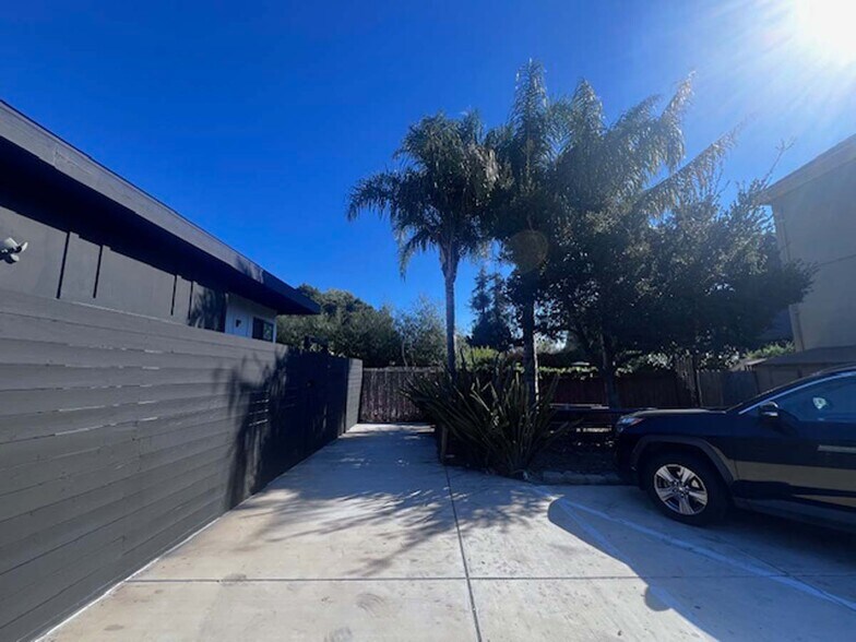 Building Photo - 724 37th St