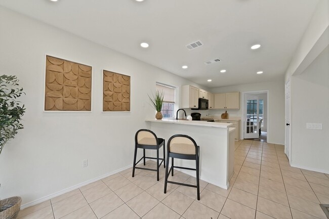 Building Photo - 7548 Meadow Creek Dr