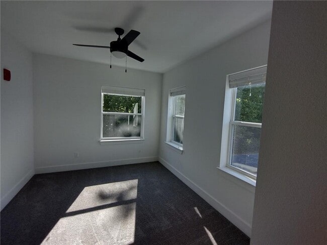 Building Photo - 944 N Willis Ave