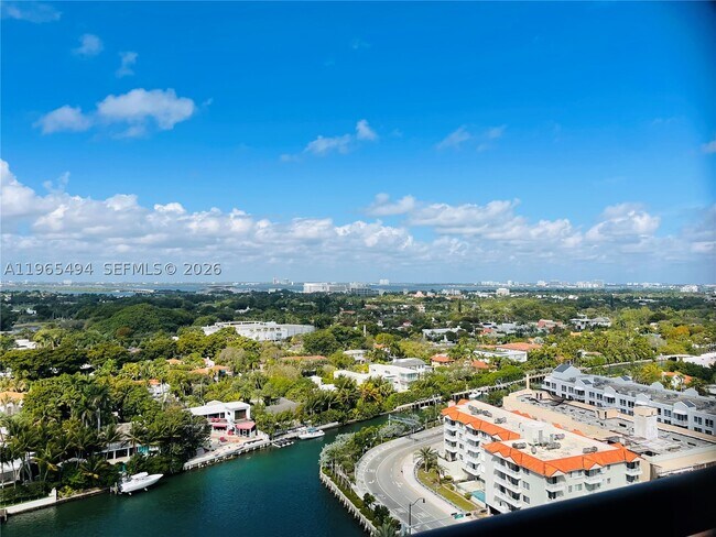 Building Photo - 2555 Collins Ave