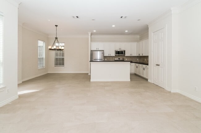 Building Photo - 2605 Cheshire Oaks Dr