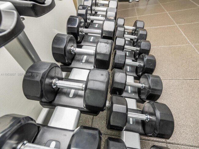 Building Photo - 888 Brickell Key Dr