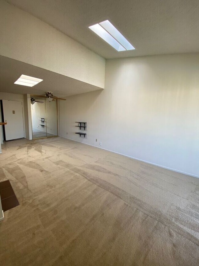 Building Photo - Condo for rent at Mission Village!