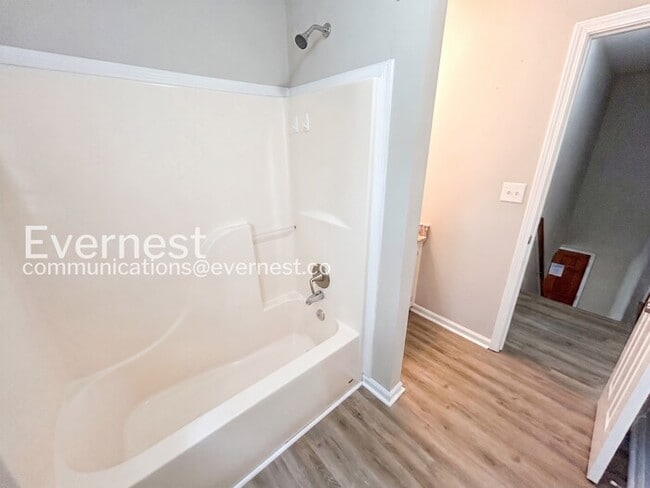 Building Photo - 321 Sadler Dr