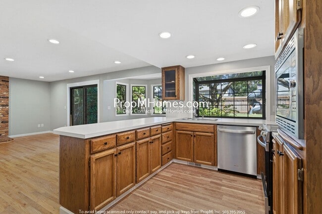 Building Photo - Updated Three Bedroom Home in Tigard!