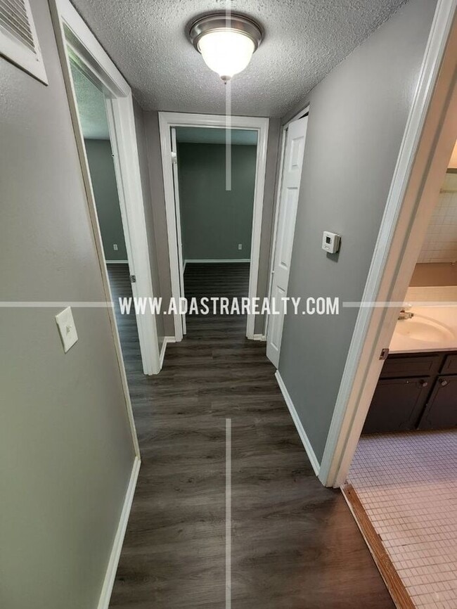 Building Photo - Affordable Raytown Area KCMO Apartment-Ava...