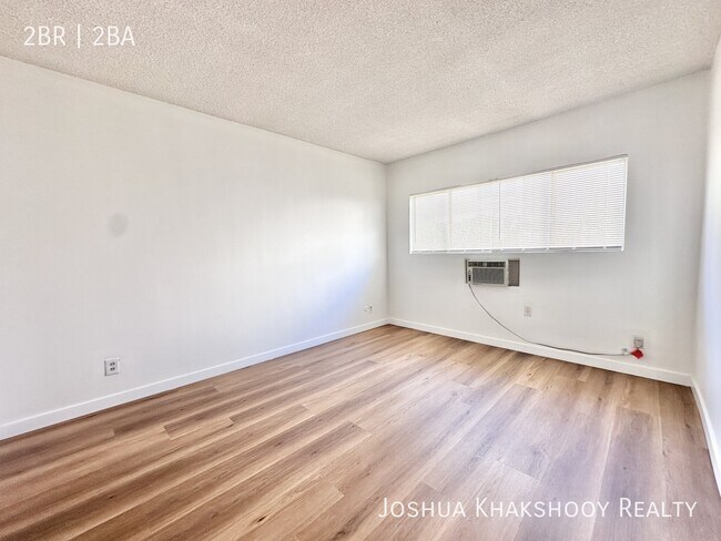 Building Photo - 5303 Newcastle Ave