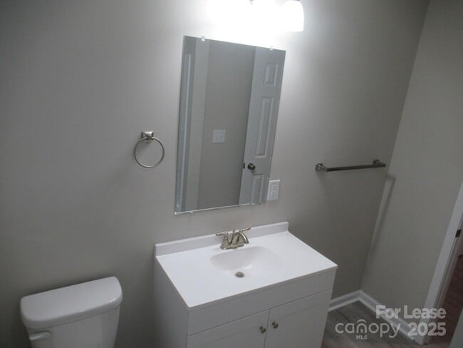 Building Photo - 1761 River Rd