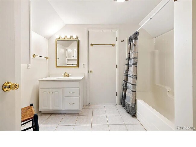 Building Photo - 3819 Island Park Dr