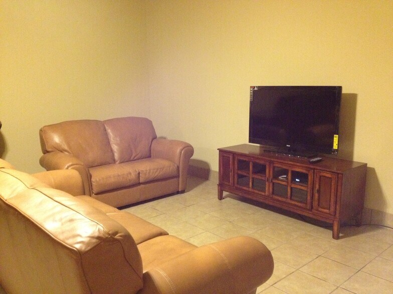 Building Photo - 5003 Gemsbuck Chase