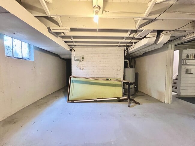 Building Photo - The Ideal TC Downtown Retreat