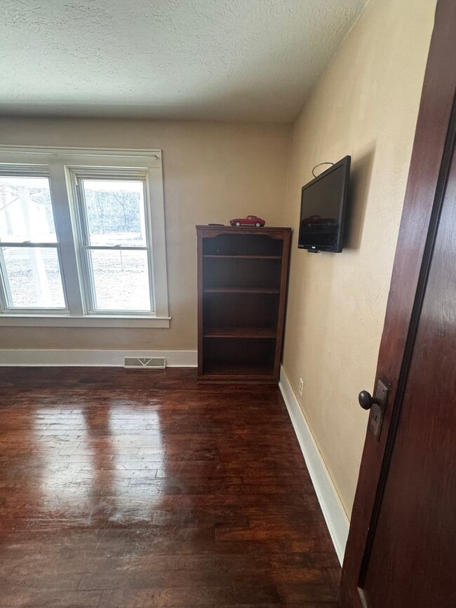 Building Photo - Furnished 3 Bedroom Home in Waynesville, MO!