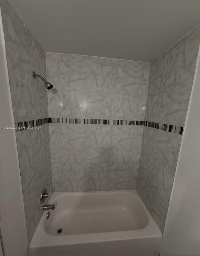 Building Photo - 853 SW 9th Ct