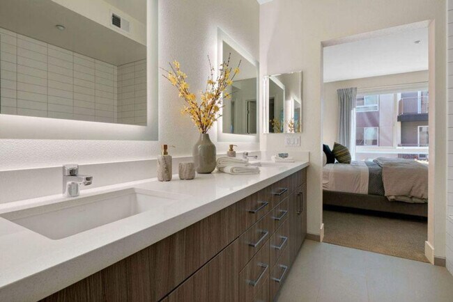 Building Photo - 345 E McKinley Ave