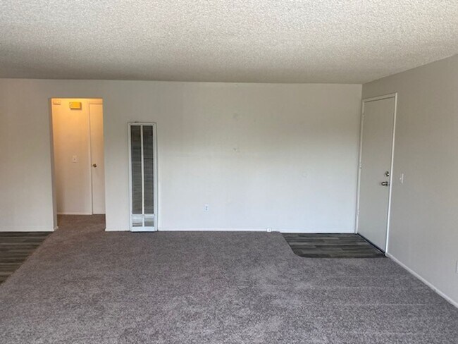 Building Photo - 381 Alice St