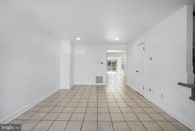 Building Photo - 1134 Providence Ct