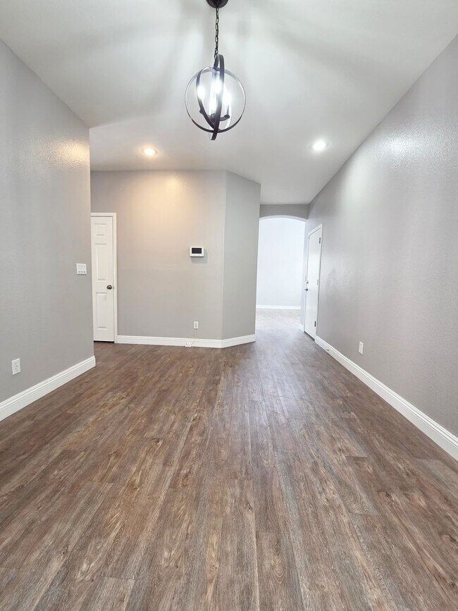 Building Photo - Spacious 3 Bed + Loft & Den with Soaring Ceilings