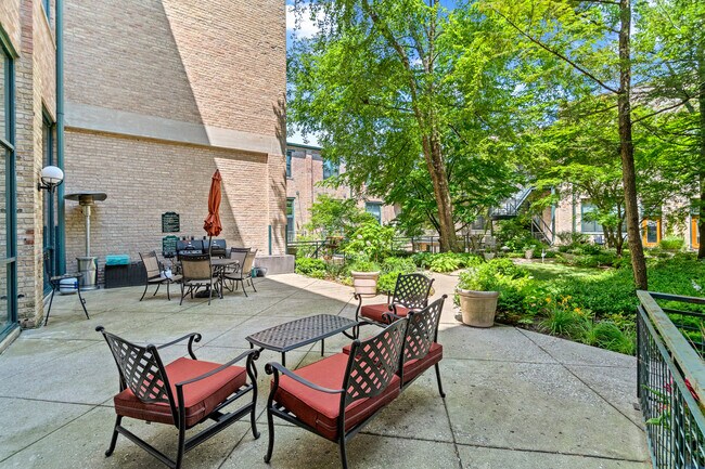 Building Photo - 601 Linden Pl