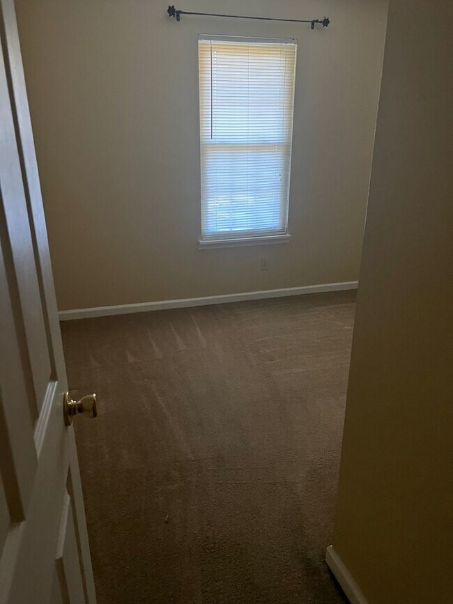 Building Photo - Beautiful Home in Indian Creek