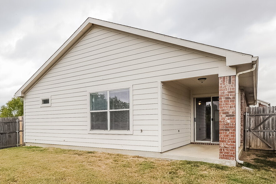 Building Photo - 5832 Melanie Dr