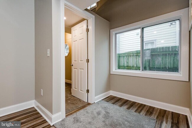 Building Photo - 21 Elm Rd