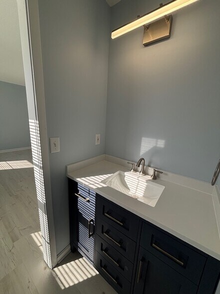 Master bath - 14908 Riggs St