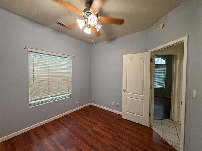 Building Photo - 3 Bedroom Home