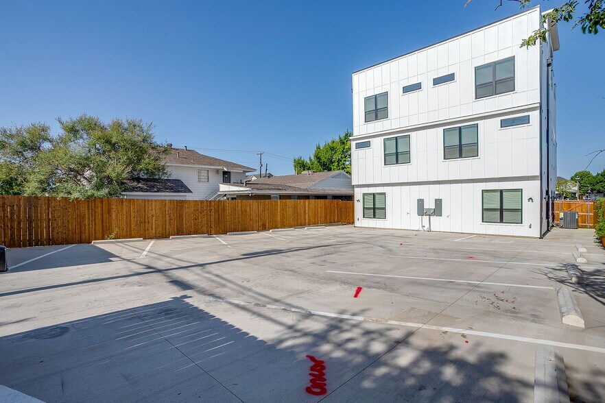 Building Photo - 3141 McCart Ave