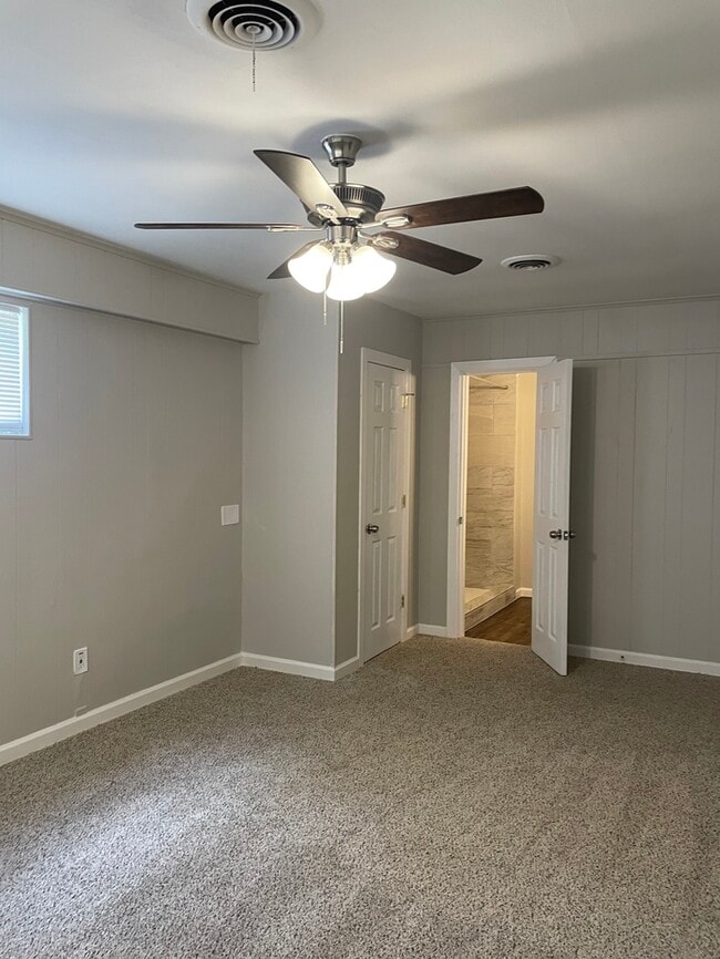 Building Photo - 7015 Eddy Ln