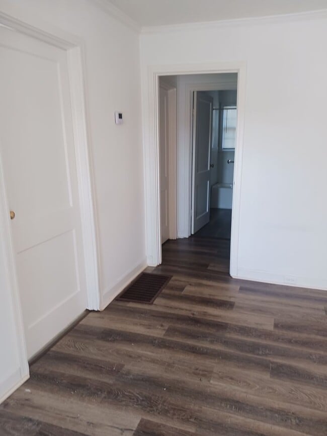 Building Photo - North Columbus 2bedroom home available to rent!