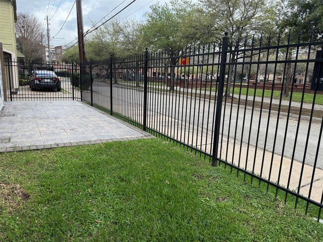 Building Photo - 1908 Bailey St