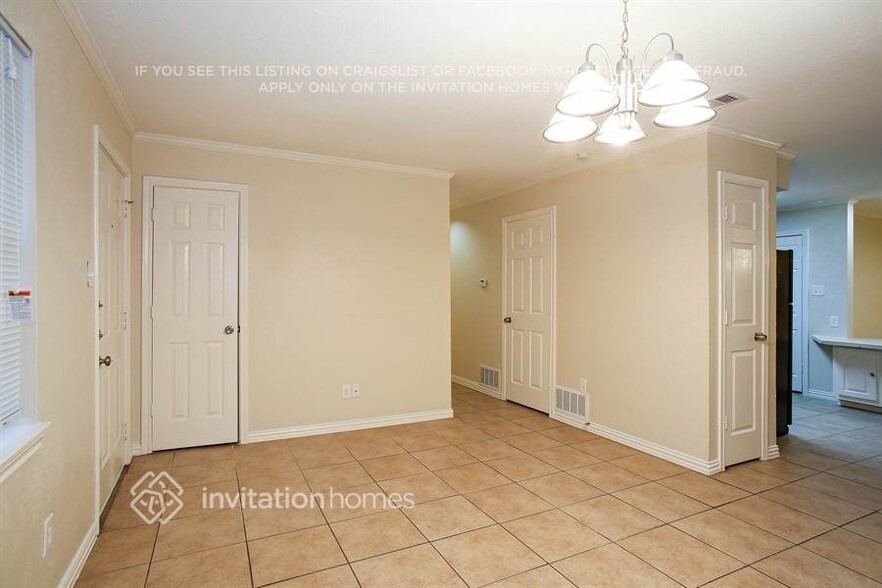 Building Photo - 807 Ross Ln