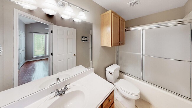 Building Photo - 1124 Carolina St