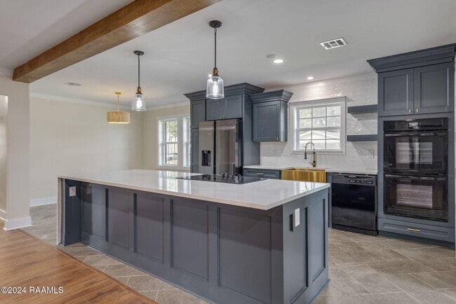 Building Photo - 300 Robert Lee Cir