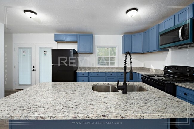 Building Photo - Fully Renovated 3/2 in West Mobile!