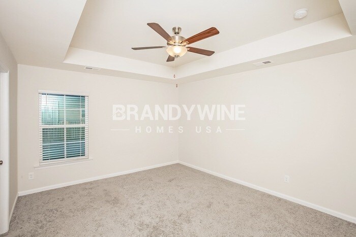 Building Photo - 552 Glenmanor Dr