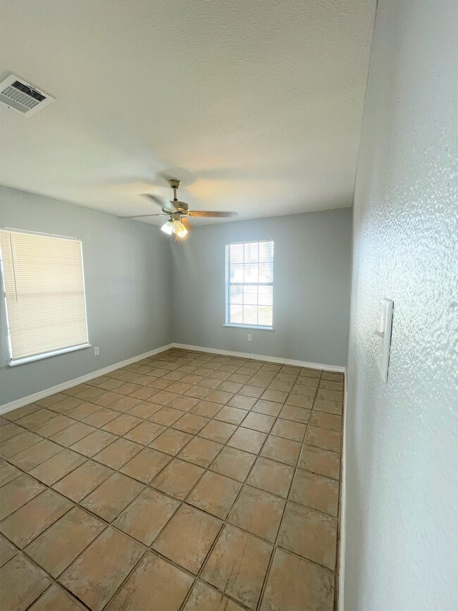 Building Photo - 131 Dennis Dr