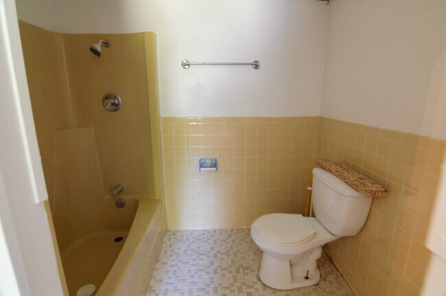 Masterbath - 508 NW 9th St