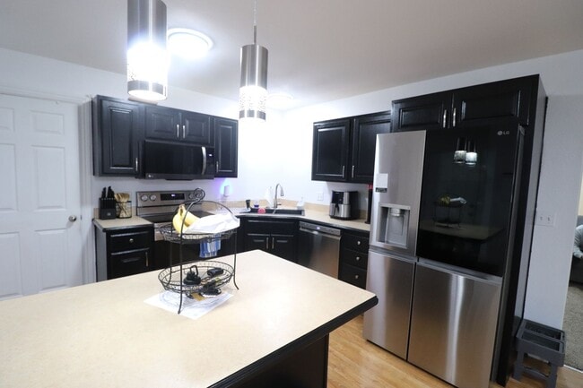 Building Photo - Spacious home for rent!