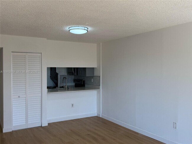 Building Photo - 440 E 23rd St