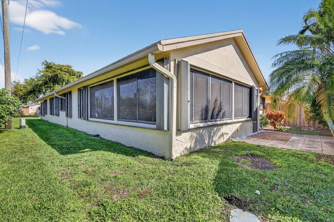 Building Photo - 870 NW 32nd Ave