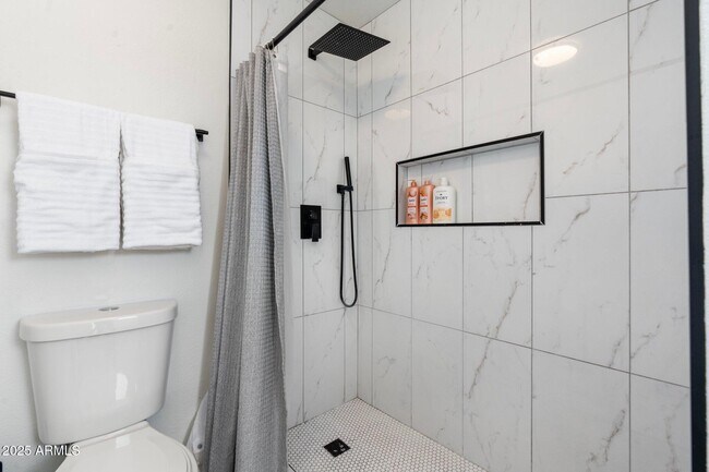 Building Photo - 1759 N Spring Cir